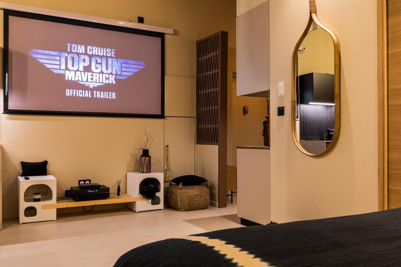 Host Inn Le Lumiere Spa & Cinema リヨン エクステリア 写真