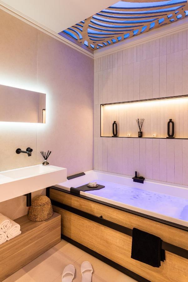 Host Inn Le Lumiere Spa & Cinema リヨン エクステリア 写真
