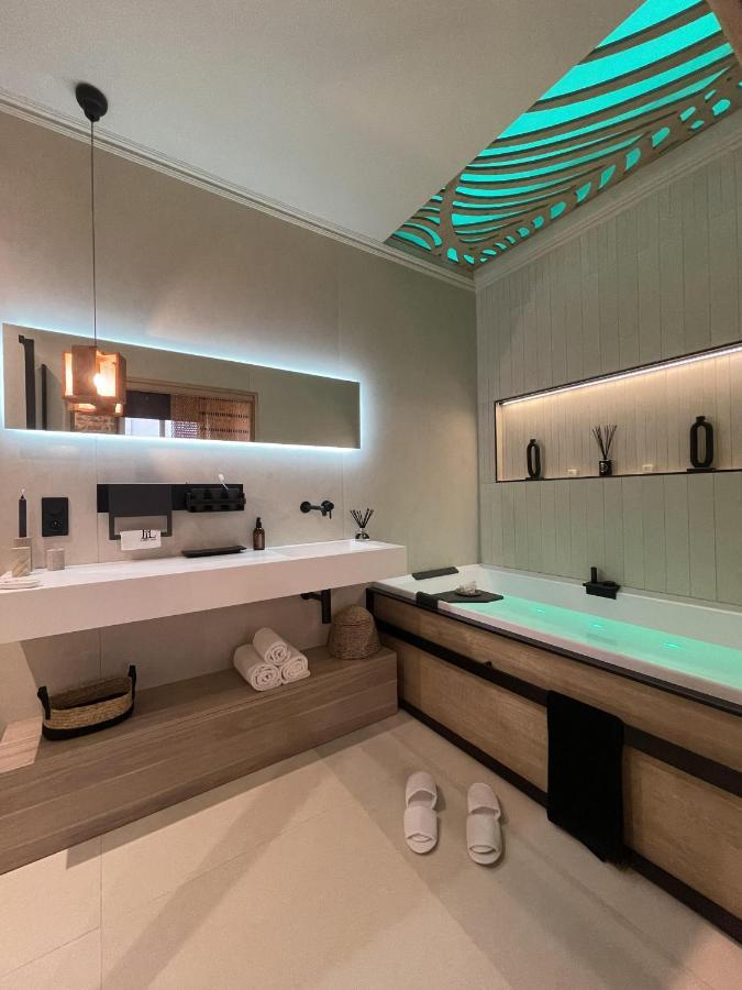Host Inn Le Lumiere Spa & Cinema リヨン エクステリア 写真