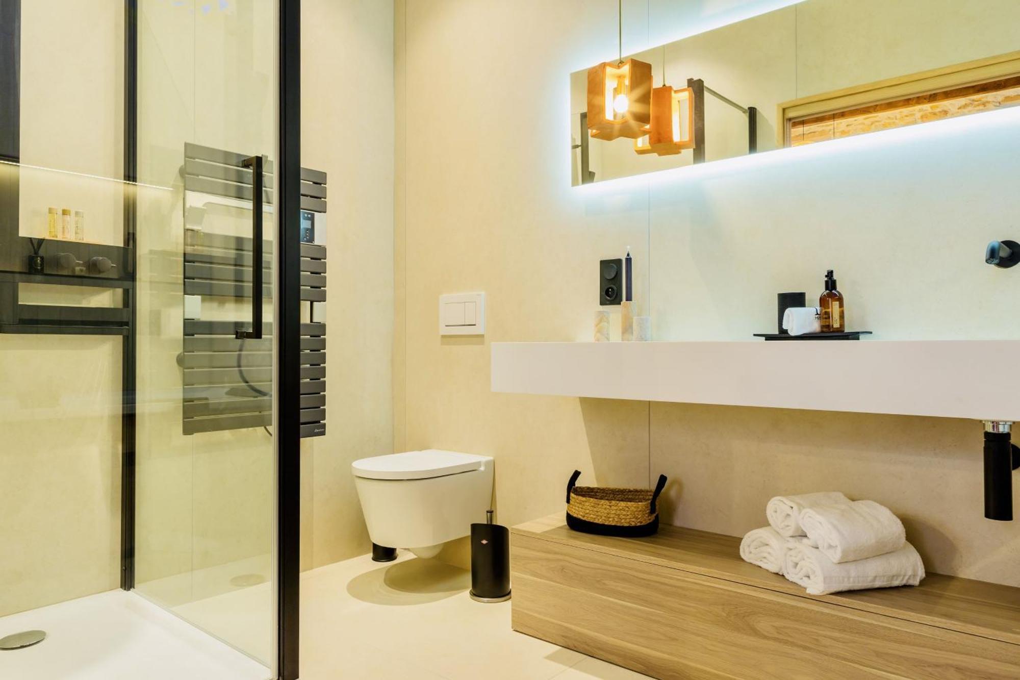 Host Inn Le Lumiere Spa & Cinema リヨン 部屋 写真